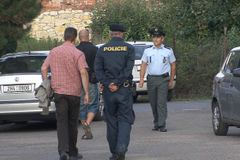 Policie obvinila muže z vraždy těhotné ženy v Jablonném