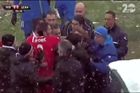 VIDEO Kouč CSKA Sofia zkolaboval po zásahu sněhovou koulí