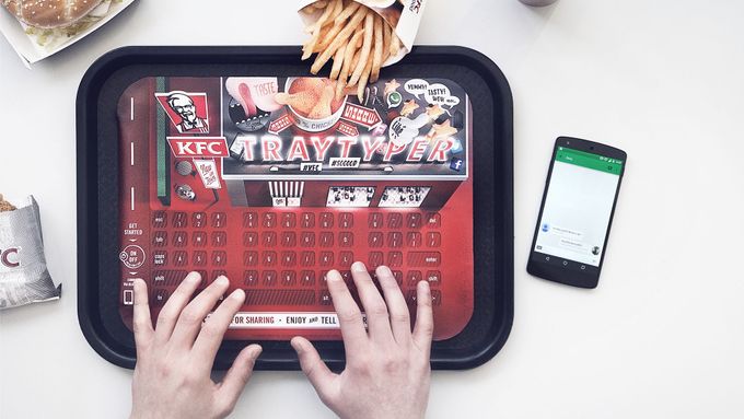 Tray Typer vyrobený pro fastfoodový řetězec KFC