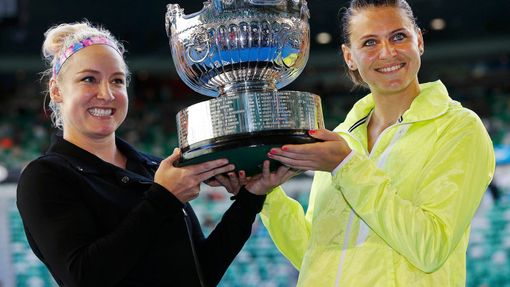 Lucie Šafářová a Bethanie Mattek-Sandsová vyhrály debl na Australian open 2015