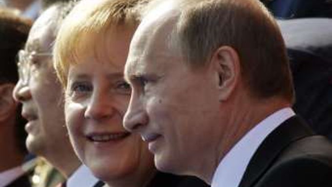 Angela Merkelová a Vladimir Putin na archivním snímku.