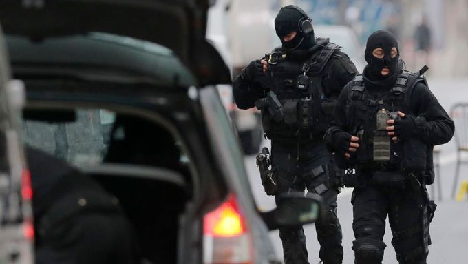 Ve Francii od útoků panují mimořádná bezpečnostní opatření.