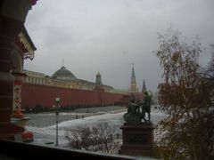 Rudé náměstí a Kreml.