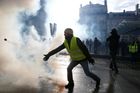 Francouzi schválili zákon proti výtržníkům, úřady můžou zakázat účast na demonstraci