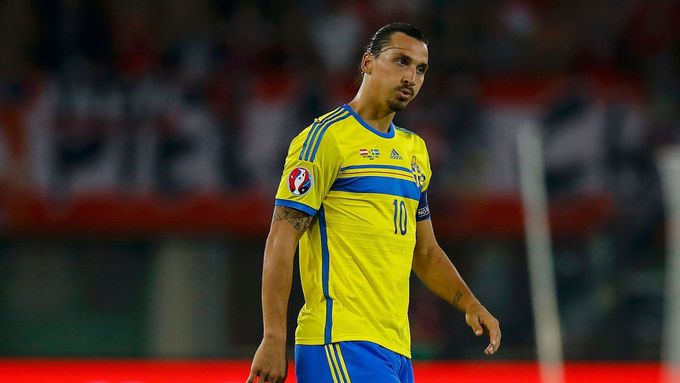 Zlatan Ibrahimovič se svým Švédskem narazí na Dány.