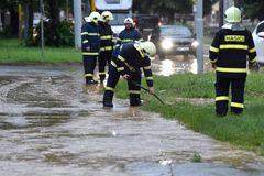 Moravu a Slezsko zasáhly přívalové deště. Hasiči čerpali vodu ze sklepů či lagun