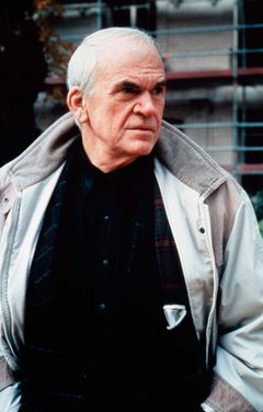 Milan Kundera na archivní fotografii.