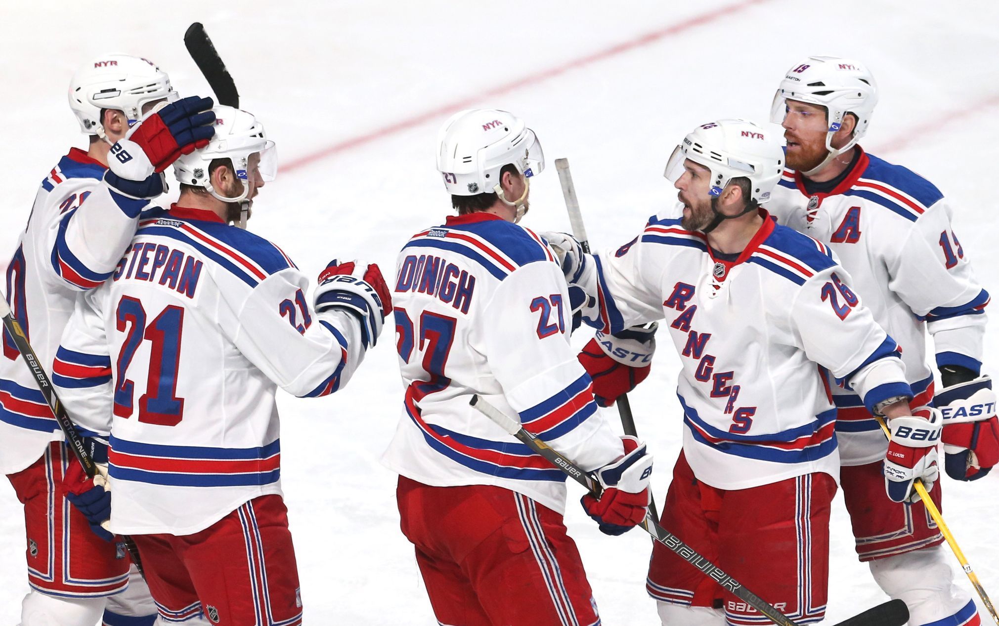 Radost hráčů New Yorku Rangers ve finále konference s Montrealem