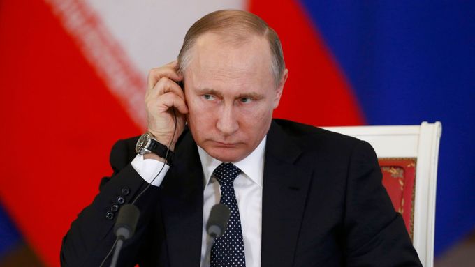 Prezident Vladimir Putin opět uspořádal každoroční živý přenos, ve kterém mu lidé pokládají otázky a on odpovídá.