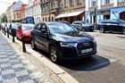 Do Česka se svými auty vyrážejí Rusové nejen bez státní vlajky, ale i bez identifikátoru země registrace.