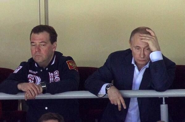 Putin s Medvěděvem smutní v utkání s Finskem