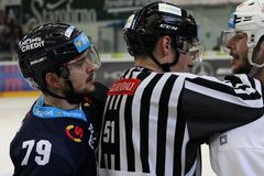 Sudí Hribik míří do KHL, do extraligy jdou bývalí útočníci Micka se Šindelem