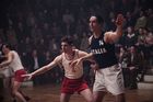 Radim Špaček točí film o basketbalu, lásce a železné oponě. Bude součástí osmičkových oslav