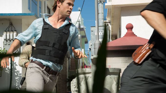 Agent Chris Hemsworth v akci.