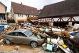 Vlivem prudkých dešťů se zvedly místní hladiny řek a potoků a vytopily několik měst ve spolkové zemi Bádensko-Württembersko na jihu Německa.