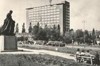 Na přelomu let 1938 a 1939 se vedení obuvnické firmy Baťa přestěhovalo ve Zlíně do zbrusu nového domu. Nebyla to přitom obyčejná stavba, ale v té době druhá nejvyšší budova v Evropě.