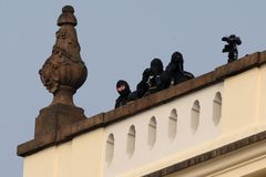 Ostře hlídaný soud: Šéf ruské mafie v Praze nepromluvil