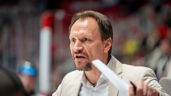 Trenér Pavel Gross prožívá se Spartou nepovedený rozjezd sezony.