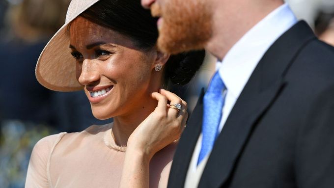 Britský princ Harry a jeho novomanželka Meghan poprvé od svatby na veřejnosti.