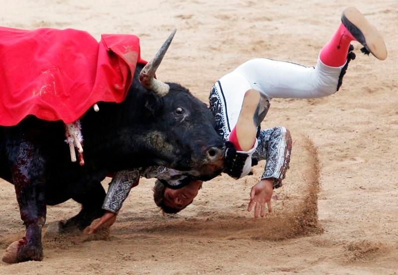 Pamplona - toreadoři vs býci