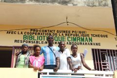 Češka otevřela v Guineji knihovnu Járy Cimrmana. Tamní děti ale moc nechápaly, kdo to je, říká