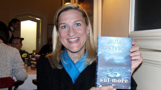 Americká spisovatelka Ruta Sepetys se svou novou knihou Sůl moře