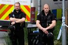 Dvacetičlenný dav teenagerů v Británii napadl dva Poláky, jeden z nich zemřel