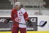 Opravdovým srdcařem hokejové Slavie je třiačtyřicetiletý obránce Pavel Kolářík, který sice po minulé sezoně ve Slavii skončil, ale v těžkých časech se vrací.