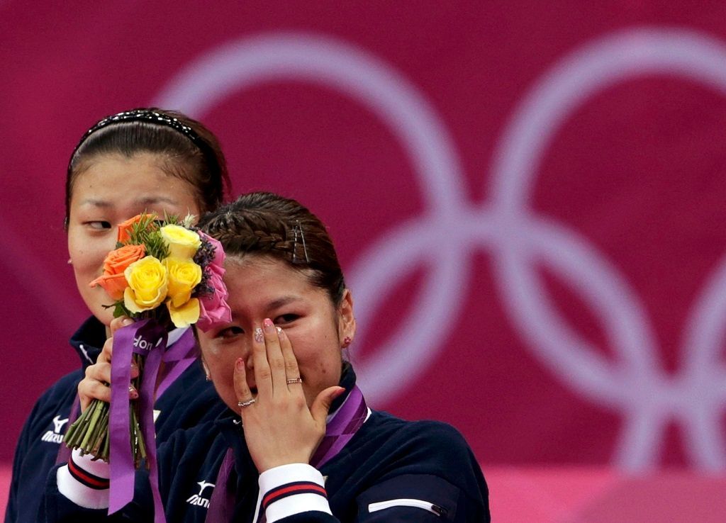 Japonská badmintonistka Mizuki Fujiová, pláč medailistů na olympijských hrách v Londýně 2012