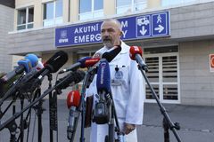 Miloš Zeman může zůstat v nemocnici několik týdnů. Diagnózu odmítl lékař zveřejnit