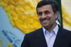 Ahmadínežád se nabídl vědcům. Chce být astronautem