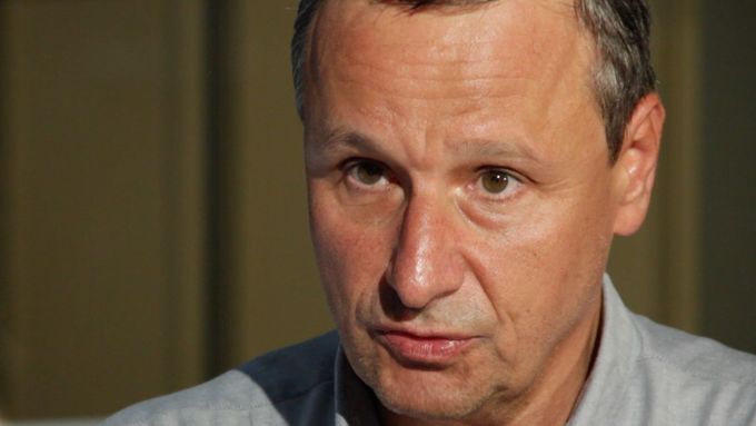 Martin Komárek pozval Radu ČT, aby vysvětlila důvody udělení dvoumilionové odměny řediteli ČT Petru Dvořákovi