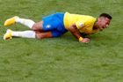 Neymar předstírá zranění na MS v utkání Brazílie vs. Mexiko