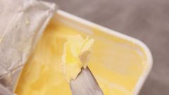 Výrobci margarínů cítí šanci. Máslo prudce zdražilo, ale ceny rostlinných tuků se nemění
