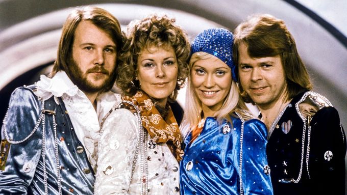 Švédská skupina ABBA v roce 1974. O rok později se zrodila slavná píseň Mamma Mia.