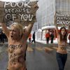 Protest feministek na Ekonomickém světovém fóru v Davosu
