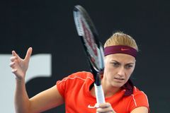 Kvitová na prvním turnaji v sezoně skončila v osmifinále, Plíšková český duel zvládla