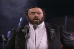 Vincerò! Pavarottiho rodině se nelíbí užití slavné árie v Trumpově kampani