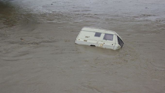 Povodně 2013: Kritická situace v Kralupech nad Vltavou
