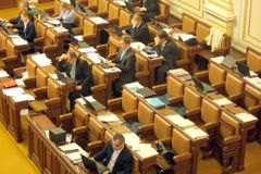 STEM: S politickou situací není spokojeno 9 z 10 Čechů