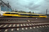 Tohle je žlutý vlak společnosti RegioJet, který se uchází o provozování železniční dopravy v Severních Čechách.
