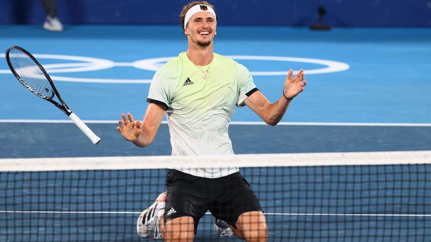 Alexander Zverev a jeho zlatá radost na LOH 2020