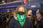 Žena, která stojí v čele polských protestů. Chodí jí bombové výhrůžky, čelí žalobám