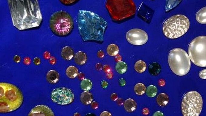 Korálky, umělé perly i celé skvosty bižuterie. Budou pod značkou Jablonex vyrábět tretky továrny v Asii?