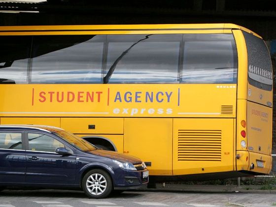 O Student Agency na A.cz Autobus Student Agency vyjíždí z nádraží na Florenci