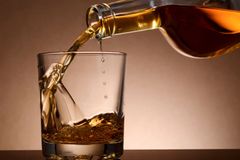Rusy otrávila whisky s metanolem, obětí pančovaného alkoholu jsou desítky