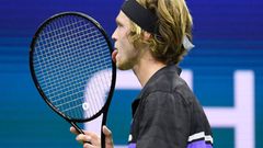 České Waterloo, olizovač raket i zoufalý pláč mladé Coco. To byl první týden US Open
