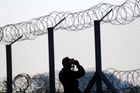 Maďarsko začalo stavět druhý plot proti migrantům. Uprostřed vyhloubí příkop