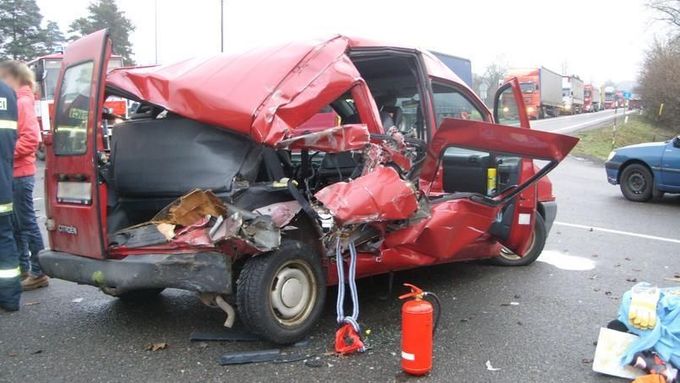 Do konce dubna zahynulo na českých silnicích celkem 64 cestujících v osobních automobilech