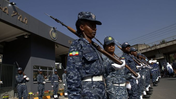 Ceremonie za zabité etiopské vojáky.